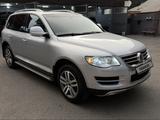 Volkswagen Touareg 2007 годаүшін8 500 000 тг. в Алматы