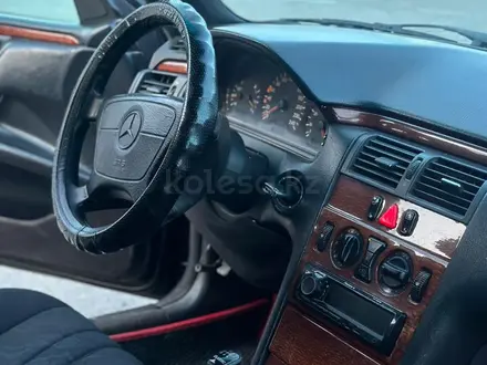 Mercedes-Benz E 240 2000 года за 1 850 000 тг. в Алматы – фото 12
