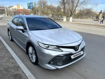 Toyota Camry 2018 года за 14 500 000 тг. в Алматы – фото 7