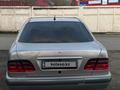 Mercedes-Benz E 320 1998 года за 2 803 000 тг. в Астана – фото 2