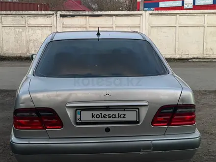 Mercedes-Benz E 320 1998 года за 2 803 000 тг. в Астана – фото 2
