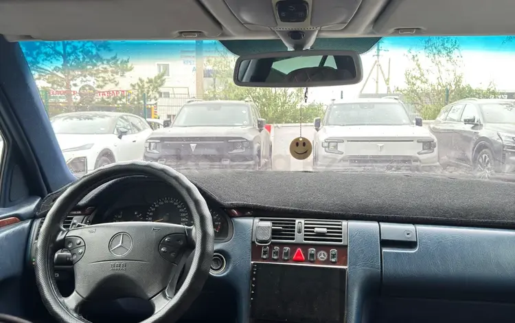 Mercedes-Benz E 320 1998 года за 2 803 000 тг. в Астана