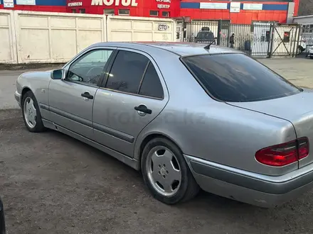 Mercedes-Benz E 320 1998 года за 2 803 000 тг. в Астана – фото 3