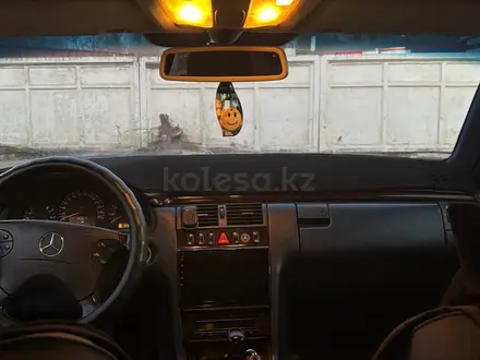 Mercedes-Benz E 320 1998 года за 2 803 000 тг. в Астана – фото 5