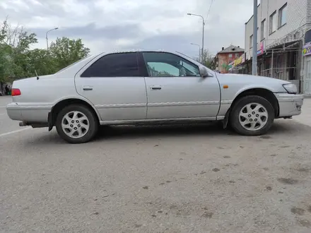 Toyota Camry 2000 года за 2 700 000 тг. в Семей – фото 5