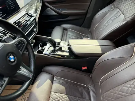 BMW 540 2017 года за 17 500 000 тг. в Алматы – фото 24