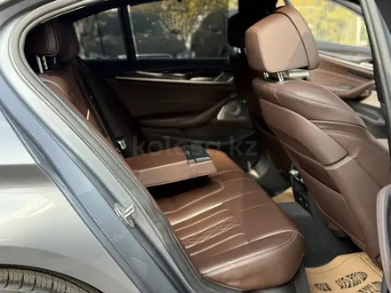 BMW 540 2017 года за 17 500 000 тг. в Алматы – фото 34