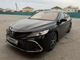 Toyota Camry 2021 года за 15 500 000 тг. в Кызылорда – фото 2