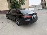 Toyota Camry 2021 года за 15 500 000 тг. в Кызылорда – фото 3