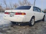 Toyota Camry 2000 года за 3 200 000 тг. в Алматы – фото 3