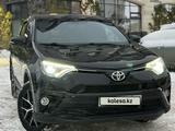 Toyota RAV4 2018 годаfor10 150 000 тг. в Астана