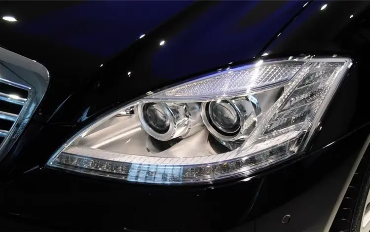 Стекло фары Mercedes W221 S350 рестайлинг за 1 500 тг. в Актау