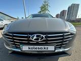 Hyundai Sonata 2023 годаfor14 200 000 тг. в Астана – фото 2