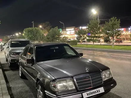 Mercedes-Benz E 280 1995 года за 2 900 000 тг. в Шымкент