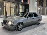 Mercedes-Benz E 220 1994 годаfor2 100 000 тг. в Караганда