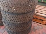Комплект зимней и летней резины за 180 000 тг. в Алматы – фото 2
