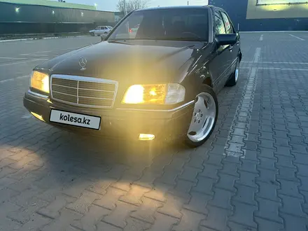 Mercedes-Benz C 200 1998 года за 2 500 000 тг. в Актобе