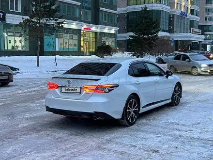 Toyota Camry 2021 года за 16 200 000 тг. в Актау – фото 4