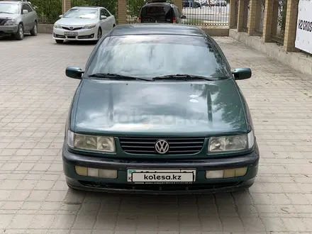 Volkswagen Passat 1996 года за 1 600 000 тг. в Актобе – фото 2