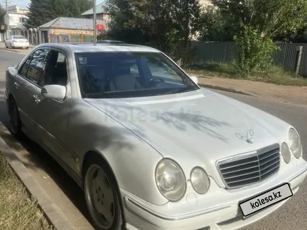Mercedes-Benz E 240 2001 года за 6 000 000 тг. в Астана – фото 4