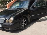 Mercedes-Benz E 320 2001 года за 4 200 000 тг. в Астана – фото 2