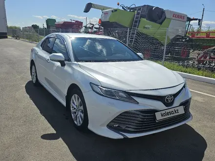 Toyota Camry 2018 года за 12 850 000 тг. в Уральск – фото 5