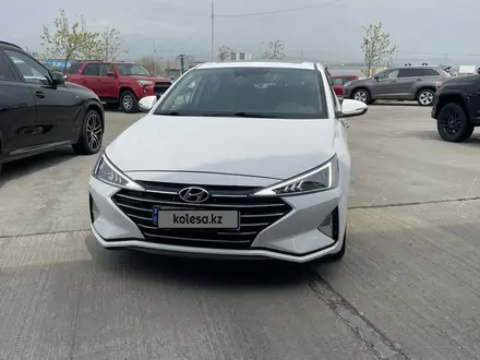 Hyundai Elantra 2018 года за 9 500 000 тг. в Актау