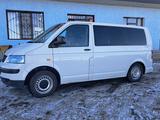 Volkswagen Caravelle 2004 года за 5 800 000 тг. в Шымкент