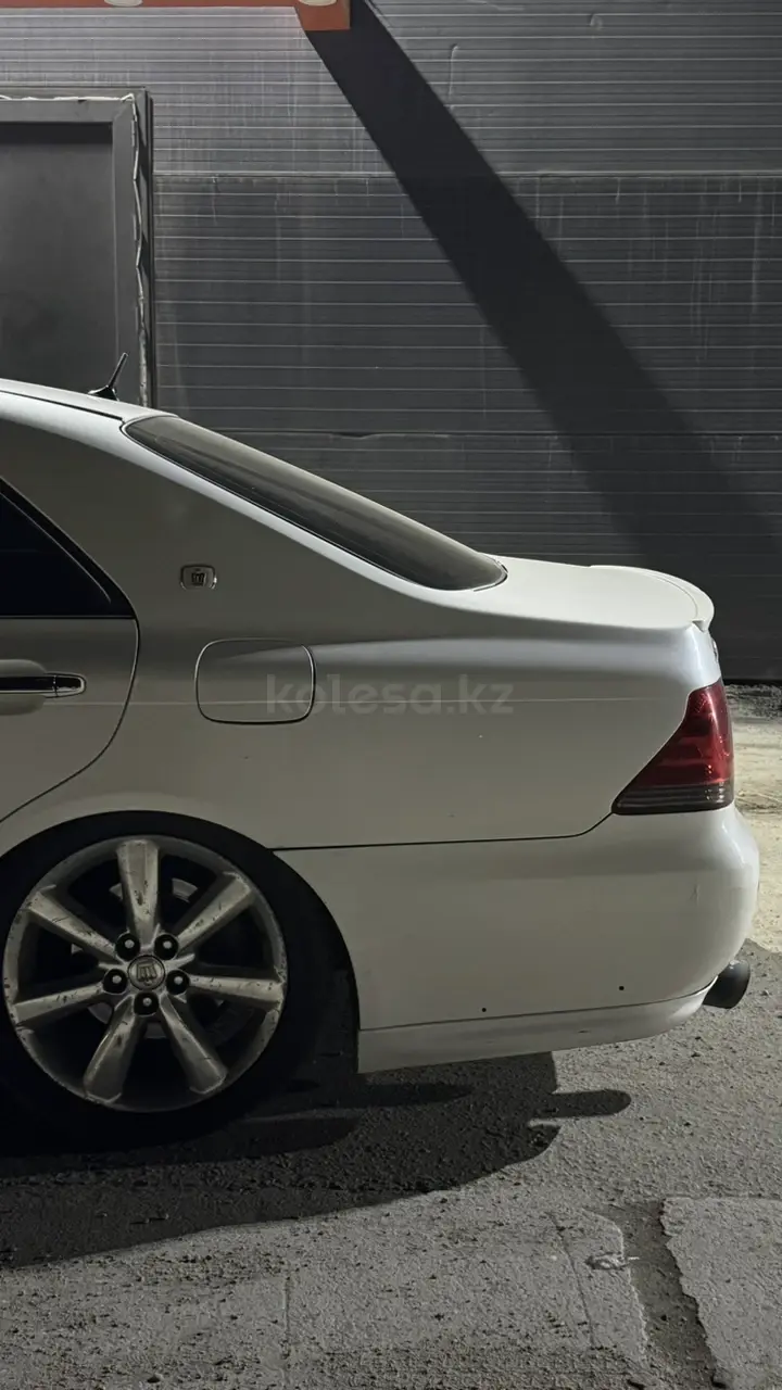 Toyota Crown, 2005