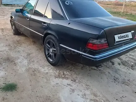 Mercedes-Benz E 320 1993 года за 1 800 000 тг. в Атырау