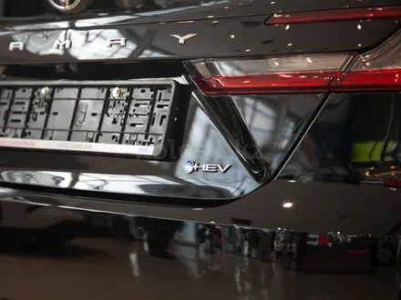 Toyota Camry Luxe eCVT 2026 года за 26 190 000 тг. в Алматы – фото 4