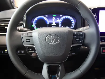 Toyota Camry Luxe eCVT 2026 года за 26 190 000 тг. в Алматы – фото 8