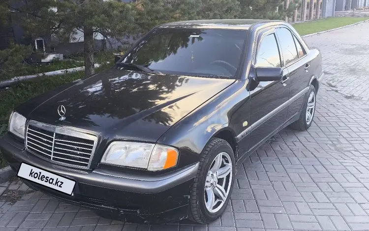 Mercedes-Benz C 180 1999 годаfor2 500 000 тг. в Астана