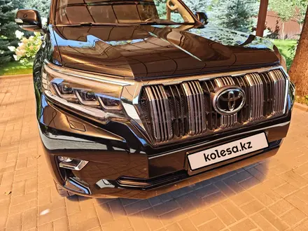Toyota Land Cruiser Prado 2022 года за 25 700 000 тг. в Актобе – фото 4