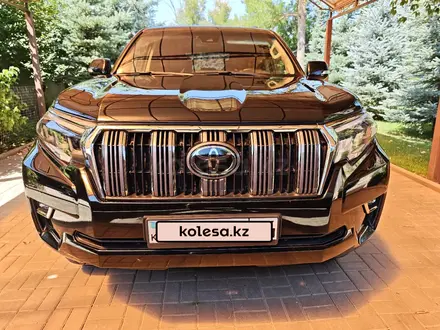 Toyota Land Cruiser Prado 2022 года за 25 700 000 тг. в Актобе