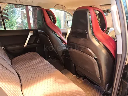 Toyota Land Cruiser Prado 2022 года за 25 700 000 тг. в Актобе – фото 18