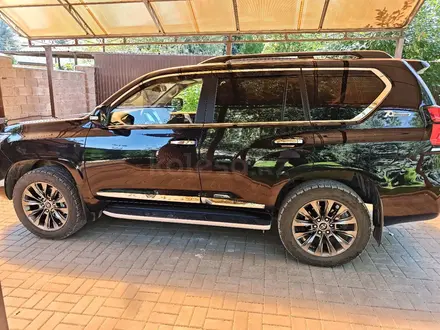 Toyota Land Cruiser Prado 2022 года за 25 700 000 тг. в Актобе – фото 5