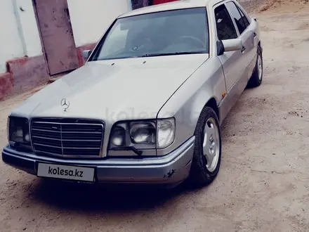 Mercedes-Benz E 220 1994 года за 2 200 000 тг. в Шаульдер – фото 5