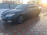 Toyota Camry 2004 года за 4 000 000 тг. в Актобе – фото 4