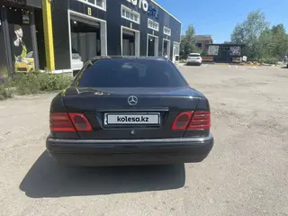 Mercedes-Benz E 320