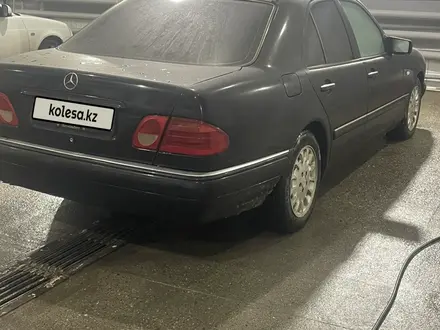 Mercedes-Benz E 320 1996 года за 3 200 000 тг. в Усть-Каменогорск – фото 6