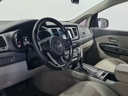 Kia Carnival 2015 года за 9 180 000 тг. в Алматы – фото 12