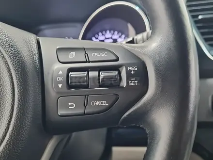 Kia Carnival 2015 года за 9 180 000 тг. в Алматы – фото 21