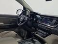 Kia Carnival 2015 года за 9 180 000 тг. в Алматы – фото 15