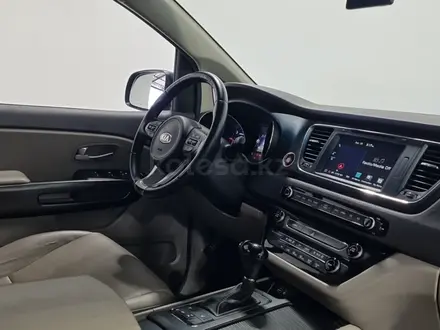 Kia Carnival 2015 года за 9 180 000 тг. в Алматы – фото 15