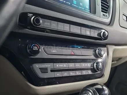 Kia Carnival 2015 года за 9 180 000 тг. в Алматы – фото 23