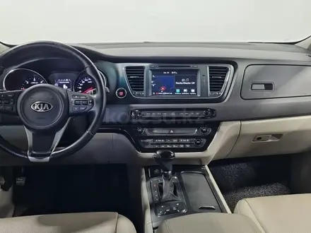 Kia Carnival 2015 года за 9 180 000 тг. в Алматы – фото 14