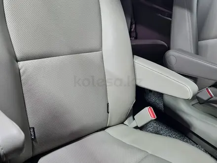 Kia Carnival 2015 года за 9 180 000 тг. в Алматы – фото 24
