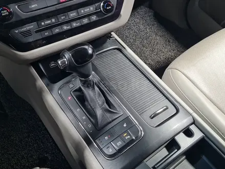Kia Carnival 2015 года за 9 180 000 тг. в Алматы – фото 19