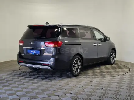 Kia Carnival 2015 года за 9 180 000 тг. в Алматы – фото 5